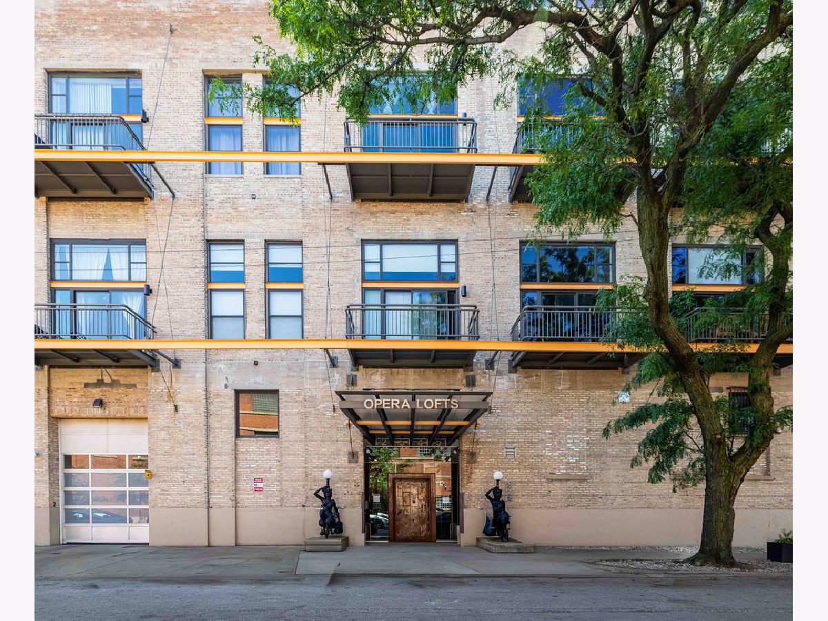 Condominiums For Rent Opera Lofts Chicago Illinois, 2545 Dearborn