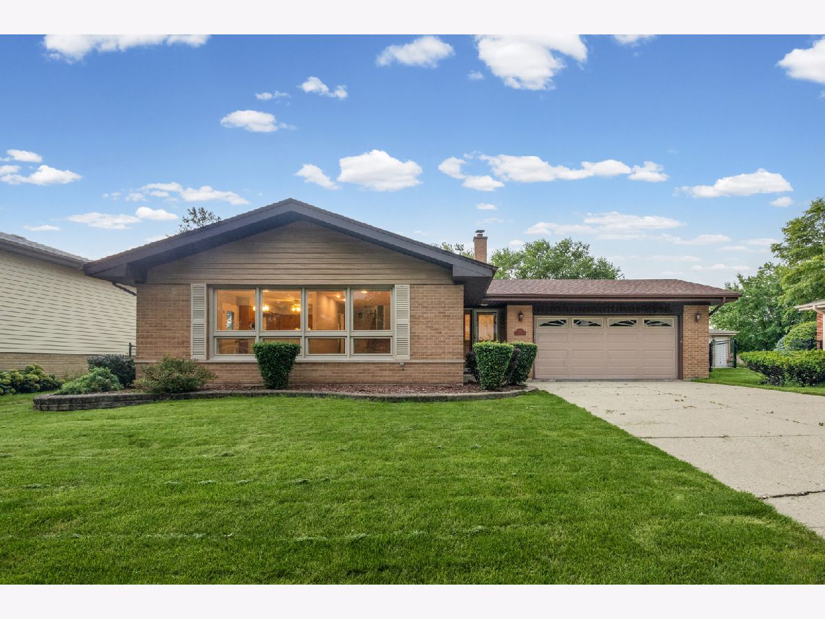Homes & Condos & Townhomes For Sale Lancer Park Schaumburg Illinois, 319 Gareth Lane