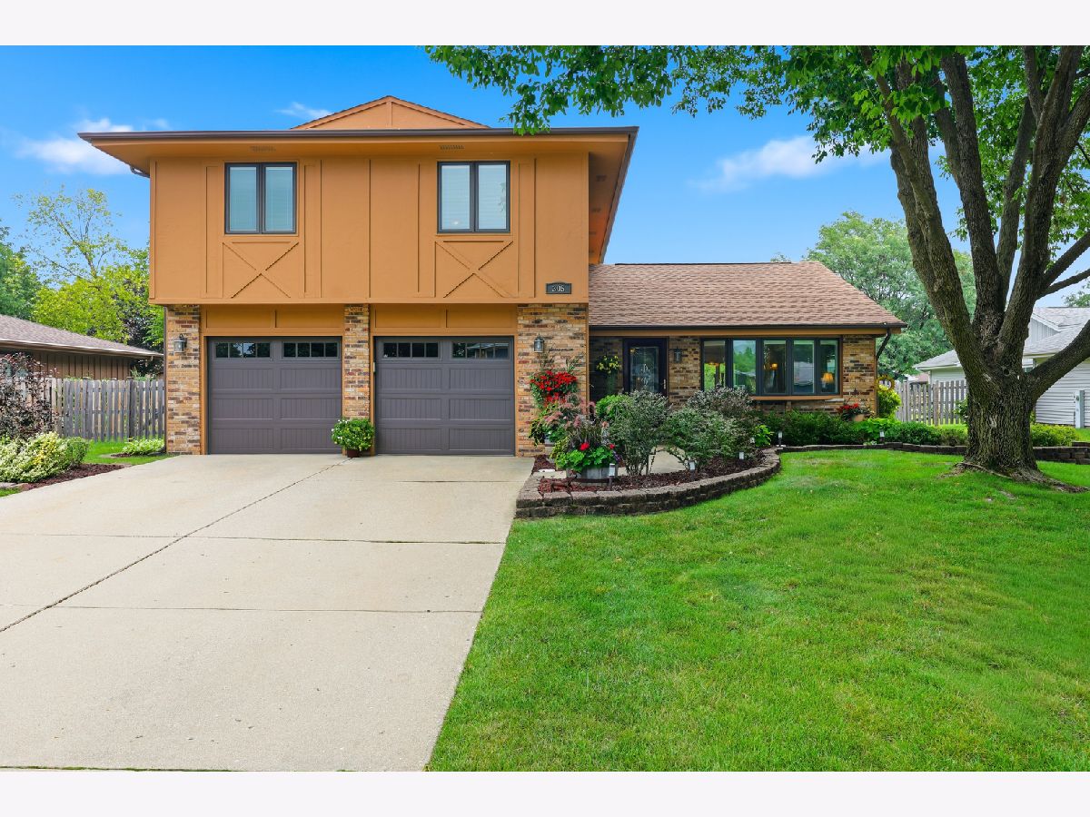 Homes & Condos & Townhomes For Sale Weathersfield West Schaumburg Illinois, 305 Knollwood Drive
