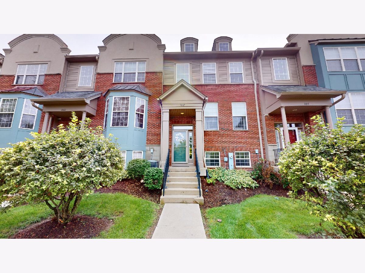 Townhomes & Condos For Sale Village Station Grayslake Illinois, 1667 Station Park Drive
