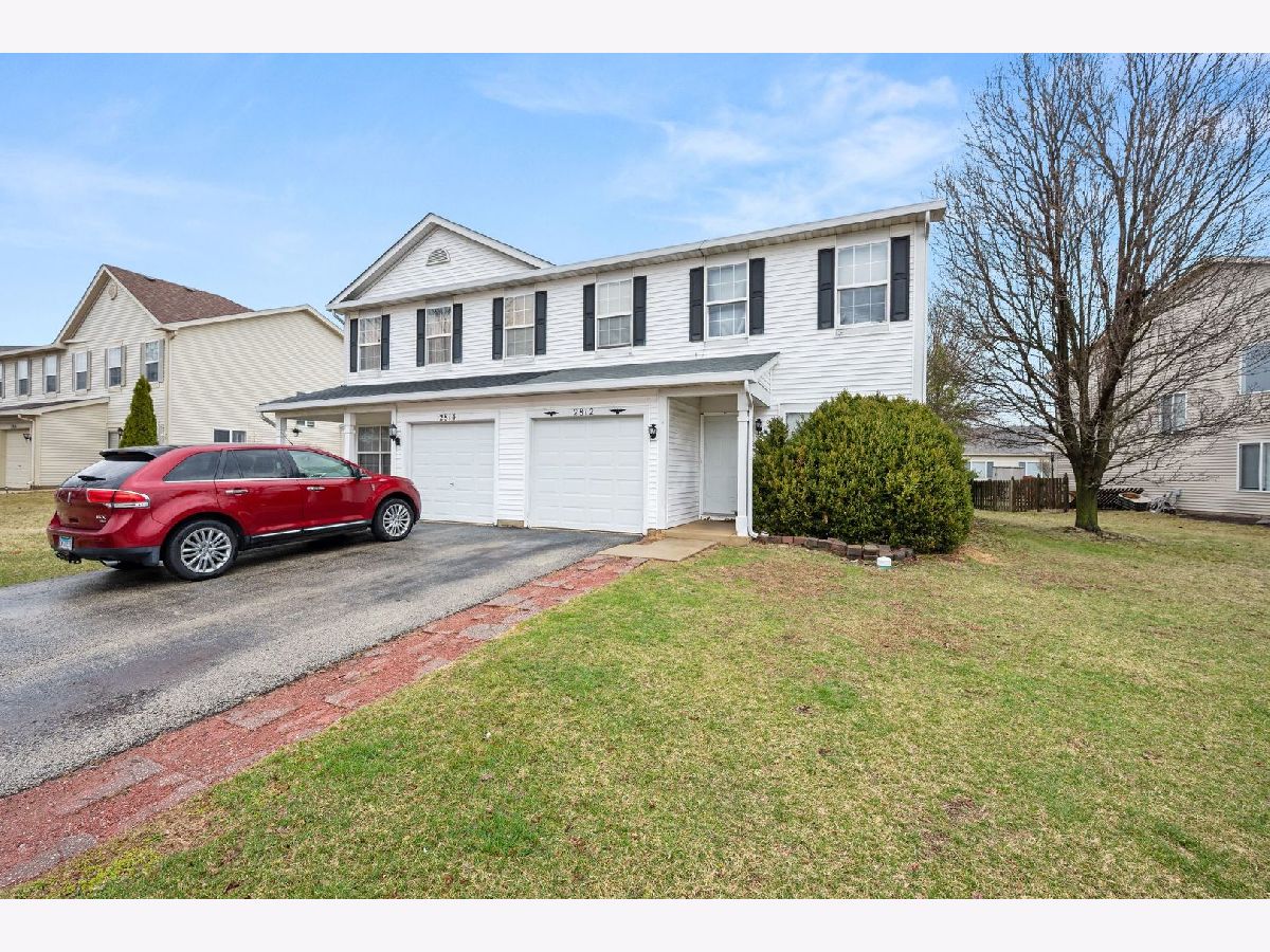 Townhomes & Homes For Sale Lakewood Creek Montgomery Illinois, 2812 Rebecca Court