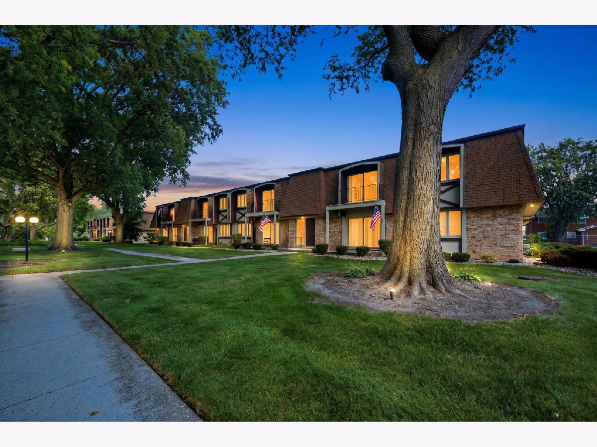  For Sale Crestwood Illinois, 12750 Carriage Lane