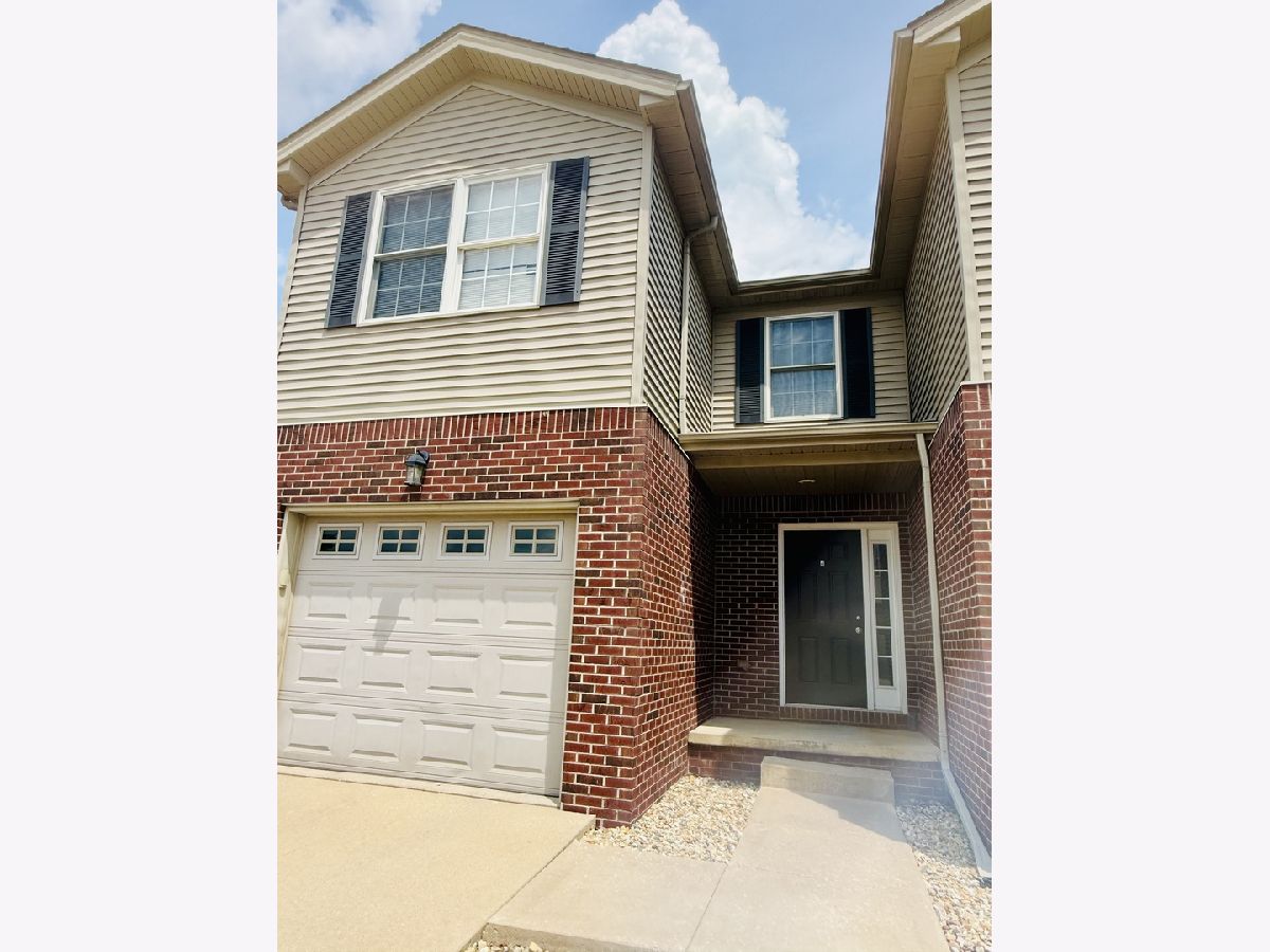 Homes & Condos & Townhomes Rented Mcgraw Park Bloomington Illinois, 1112 Ekstam