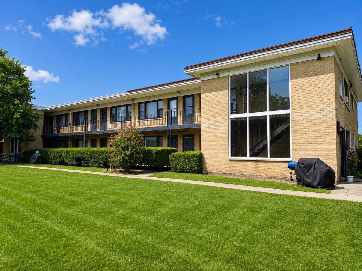  For Sale Northlake Illinois, 44 King Arthur Court