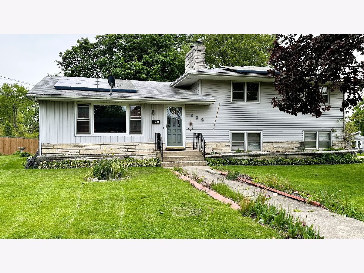  For Sale Belvidere Illinois, 220 Beacon Drive