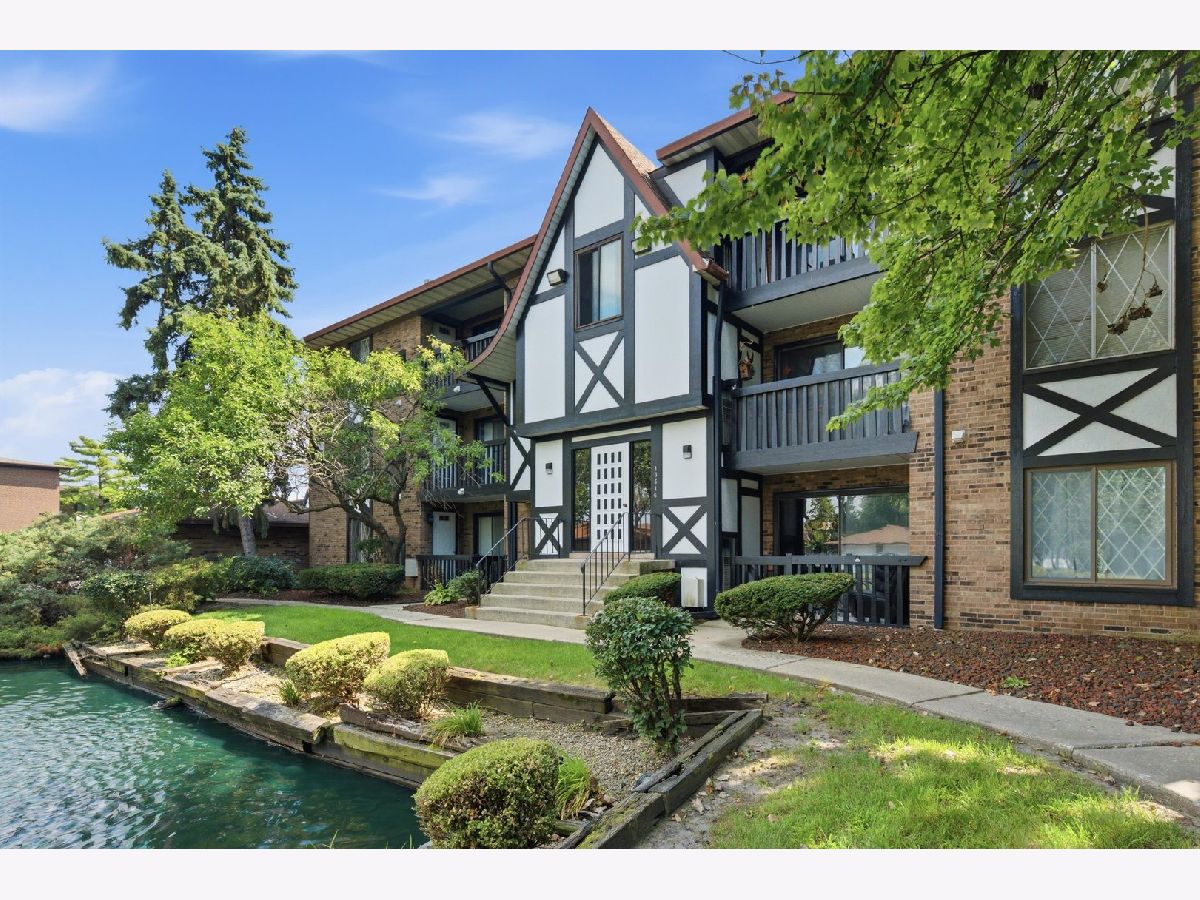  For Sale Crestwood Illinois, 13616 Royal Court