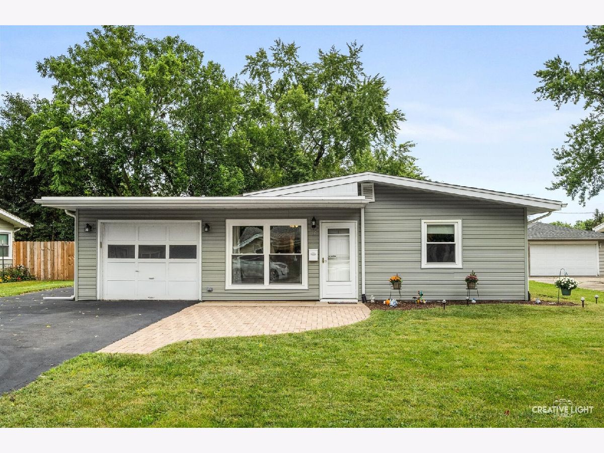  For Sale North Aurora Illinois, 15 Cedar Drive