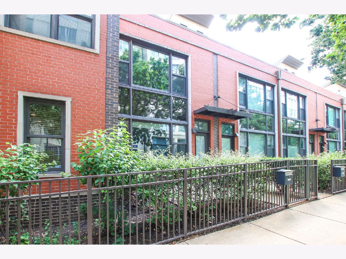 Townhomes & Condos For Rent River Village Chicago Illinois, 945 Kingsbury