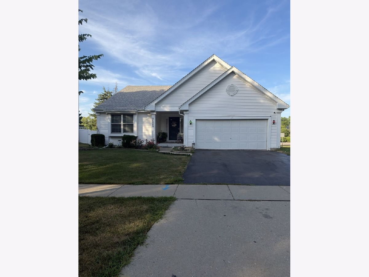  For Sale Carpentersville Illinois, 7055 Nathan Lane