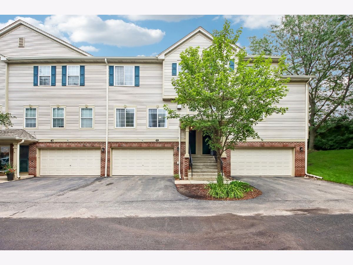 Townhomes & Condos For Sale Southwicke Streamwood Illinois, 49 Monarch Drive