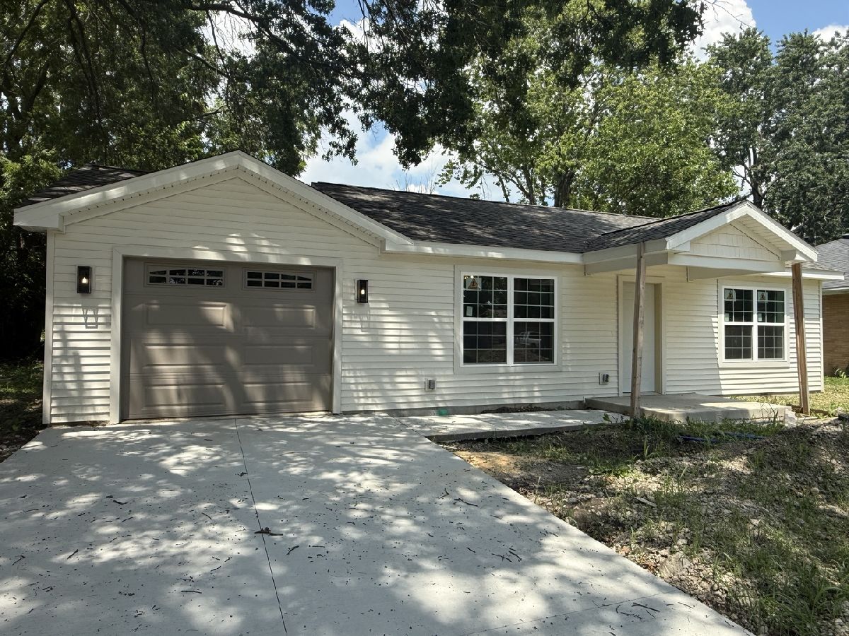  For Sale Urbana Illinois, 1106 Mitchem Drive