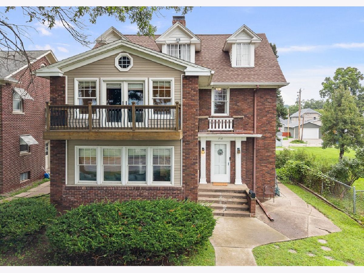  For Sale Bettendorf Iowa, 718 River Drive