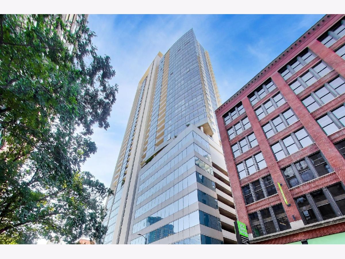 Condominiums Rented Silver Tower Chicago Illinois, 303 Ohio
