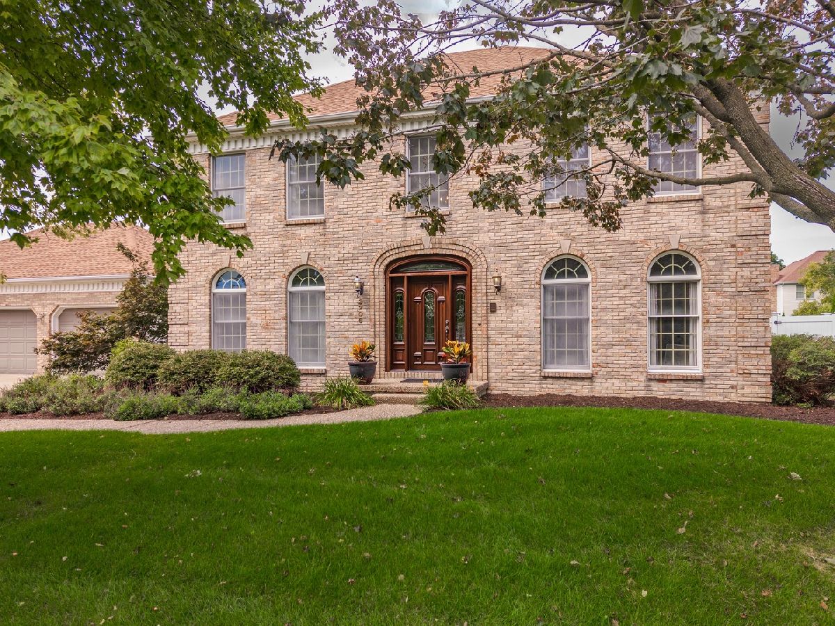 Homes & Condos & Townhomes For Sale Hawthorne Hills Bloomington Illinois, 3206 Leafy Lane