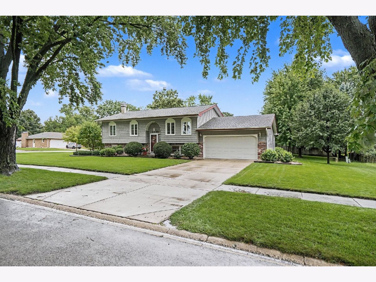 Homes For Sale Indian Trail West Aurora Illinois, 2070 Sapphire Lane