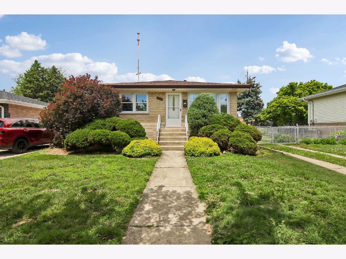  For Sale Chicago Ridge Illinois, 6512 102nd Place