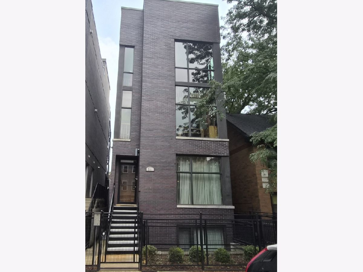  Rented Chicago Illinois, 731 Elizabeth