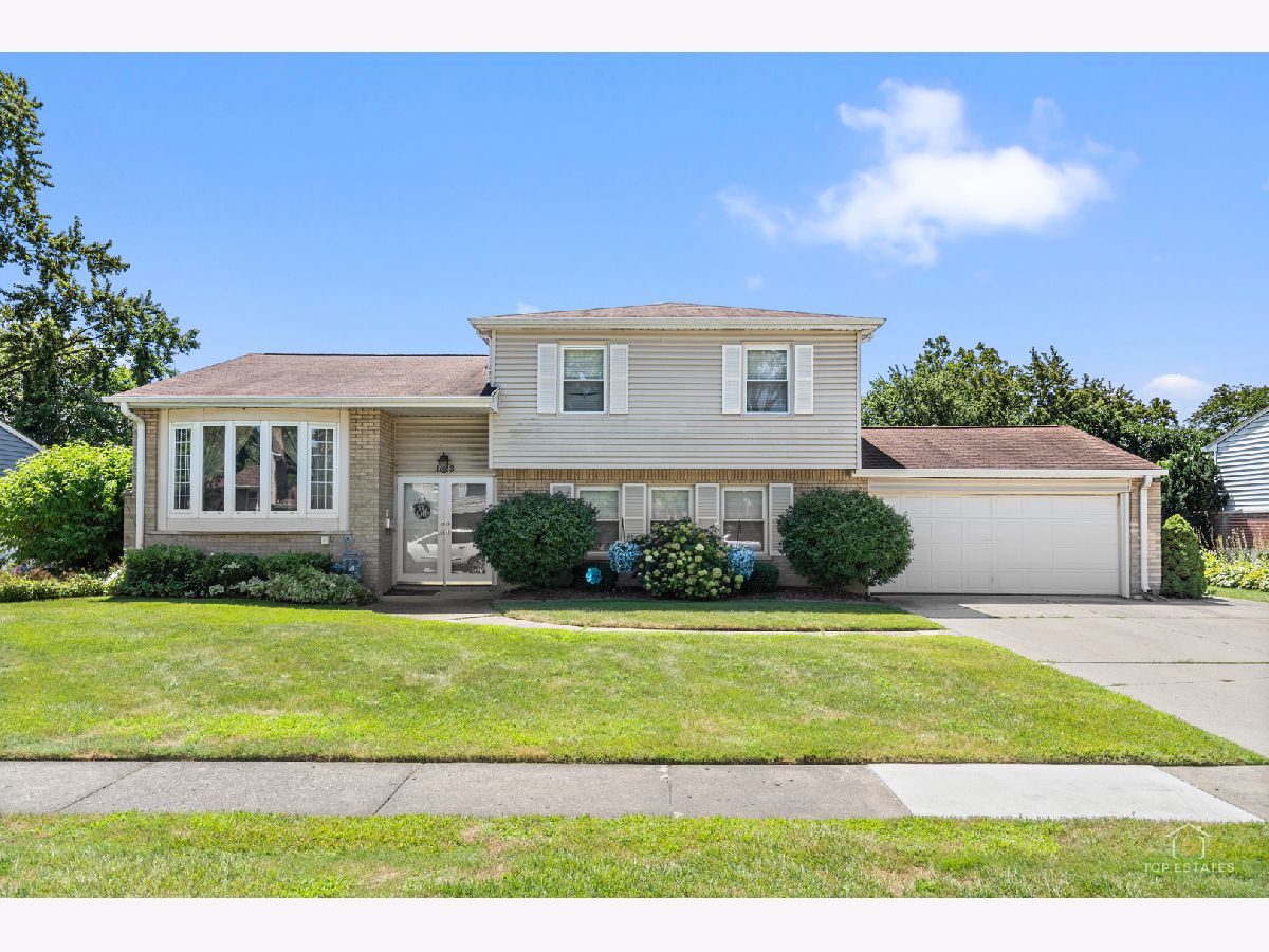 Homes For Sale Winston Park Palatine Illinois, 1323 Rosita Drive