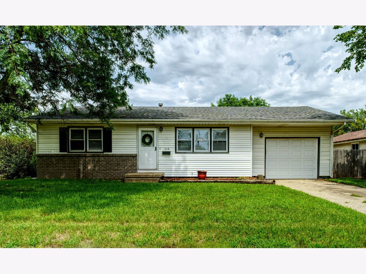  For Sale Camanche Iowa, 1010 Middle Road