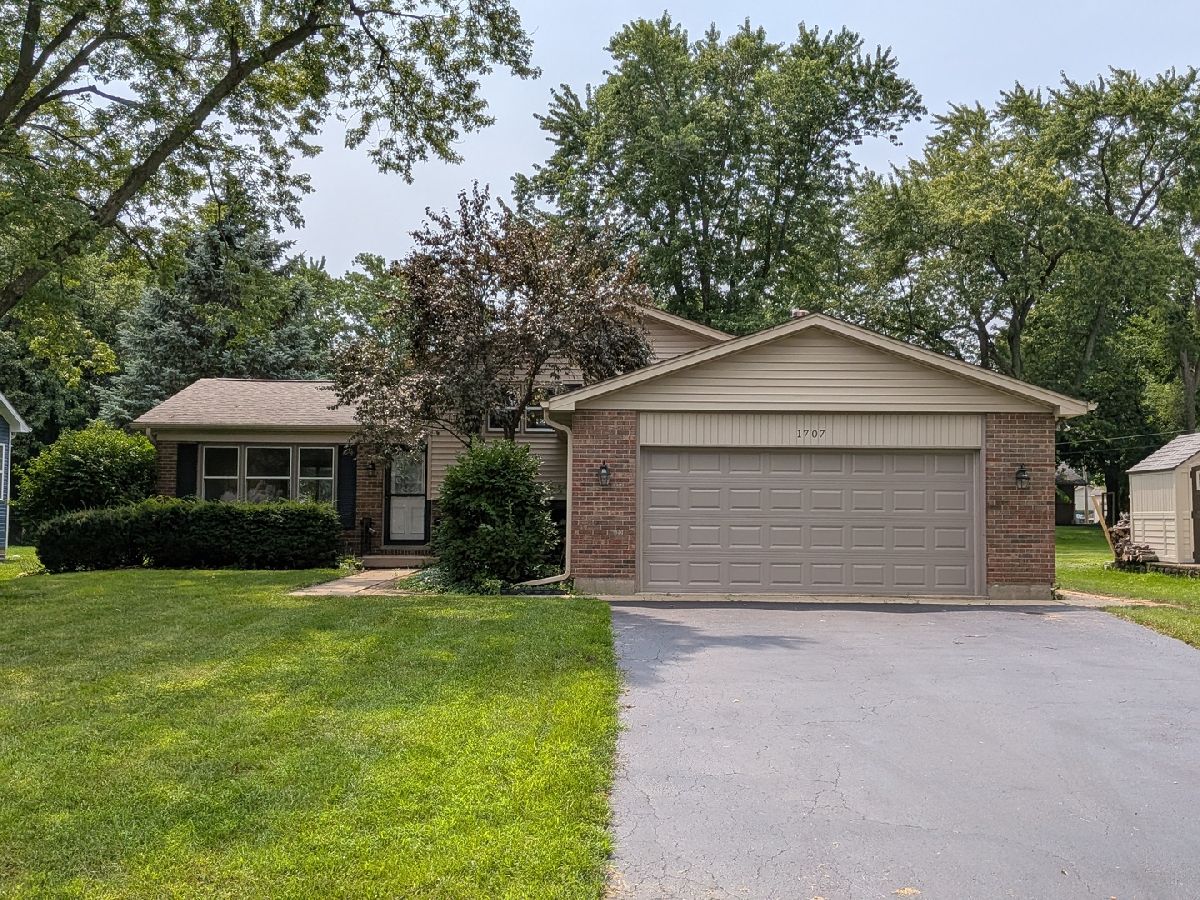  For Rent Lindenhurst Illinois, 1707 Cherrywood