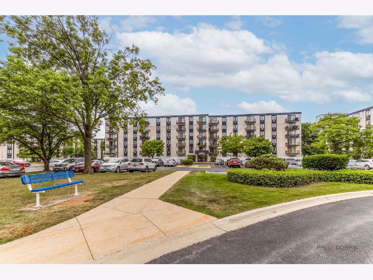 Condos & Townhomes & Homes For Sale Terrace Square Niles Illinois