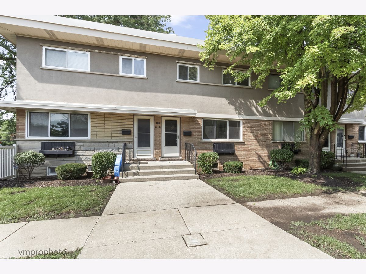  For Sale Libertyville Illinois, 606 Milwaukee Avenue
