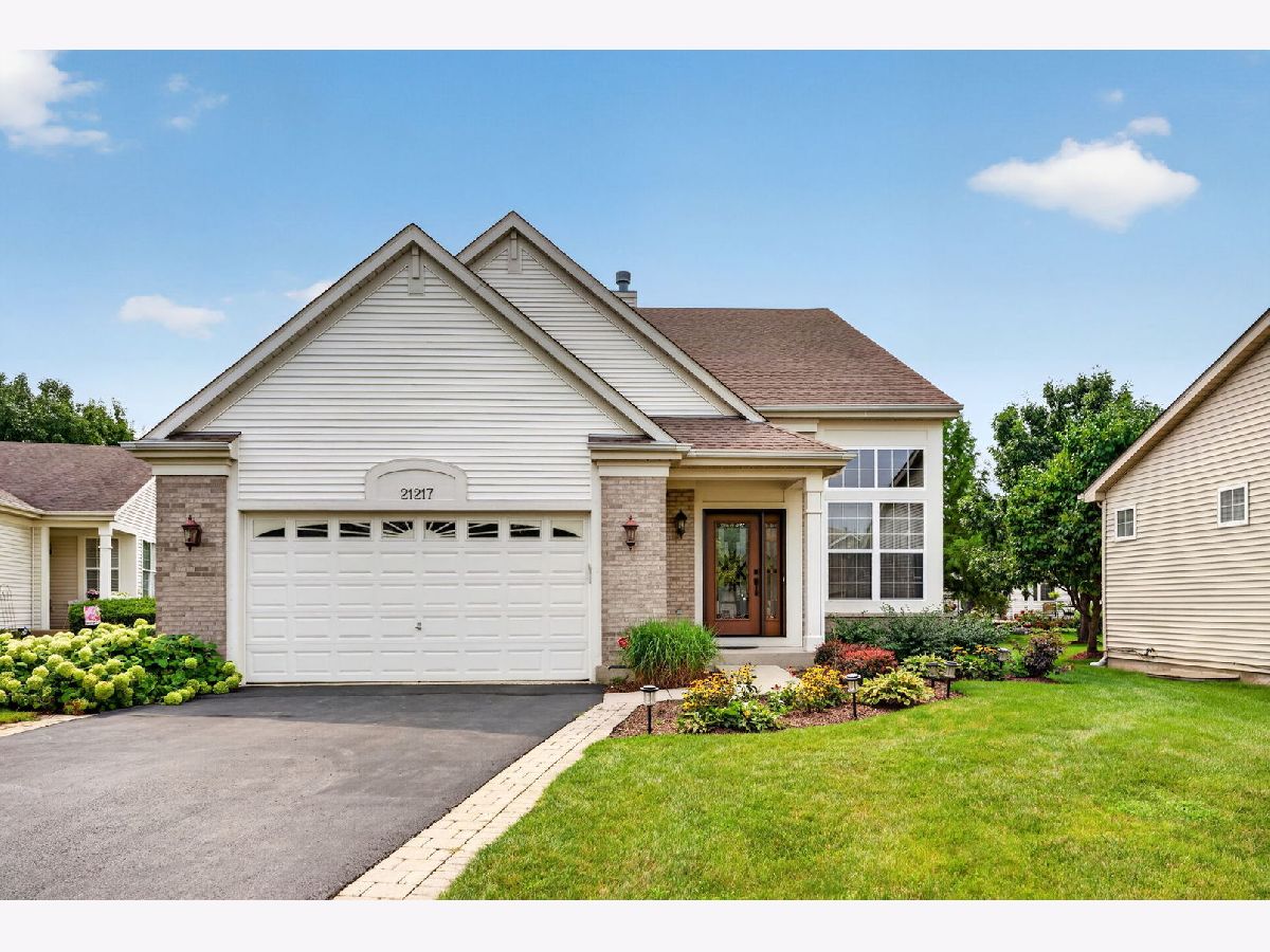 Townhomes & Condos & Homes For Sale Carillon Lakes Crest Hill Illinois, 21217 Prince Lake Court