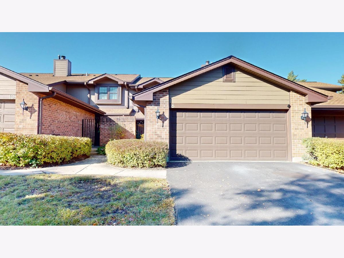  For Sale Westmont Illinois, 6 Indian Trail Drive