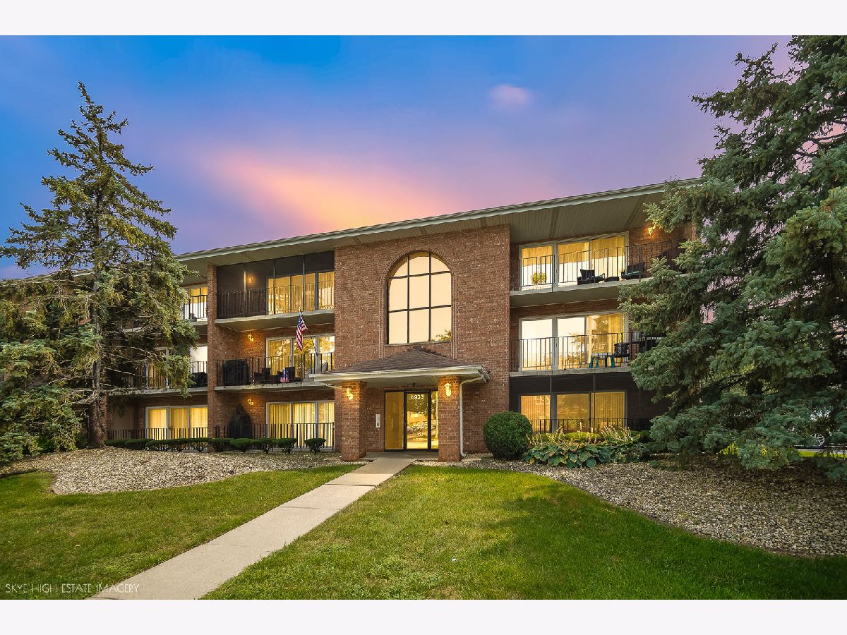  For Sale Crestwood Illinois, 4933 Circle Drive