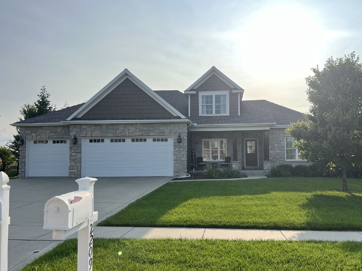 Homes & Condos & Townhomes Sold Eagle View Estates Bloomington Illinois, 2210 Riverwoods
