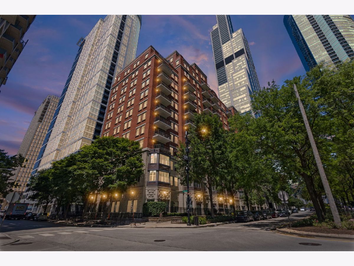 Condominiums For Sale Lakeside On The Park Chicago Illinois, 1250 Indiana Avenue
