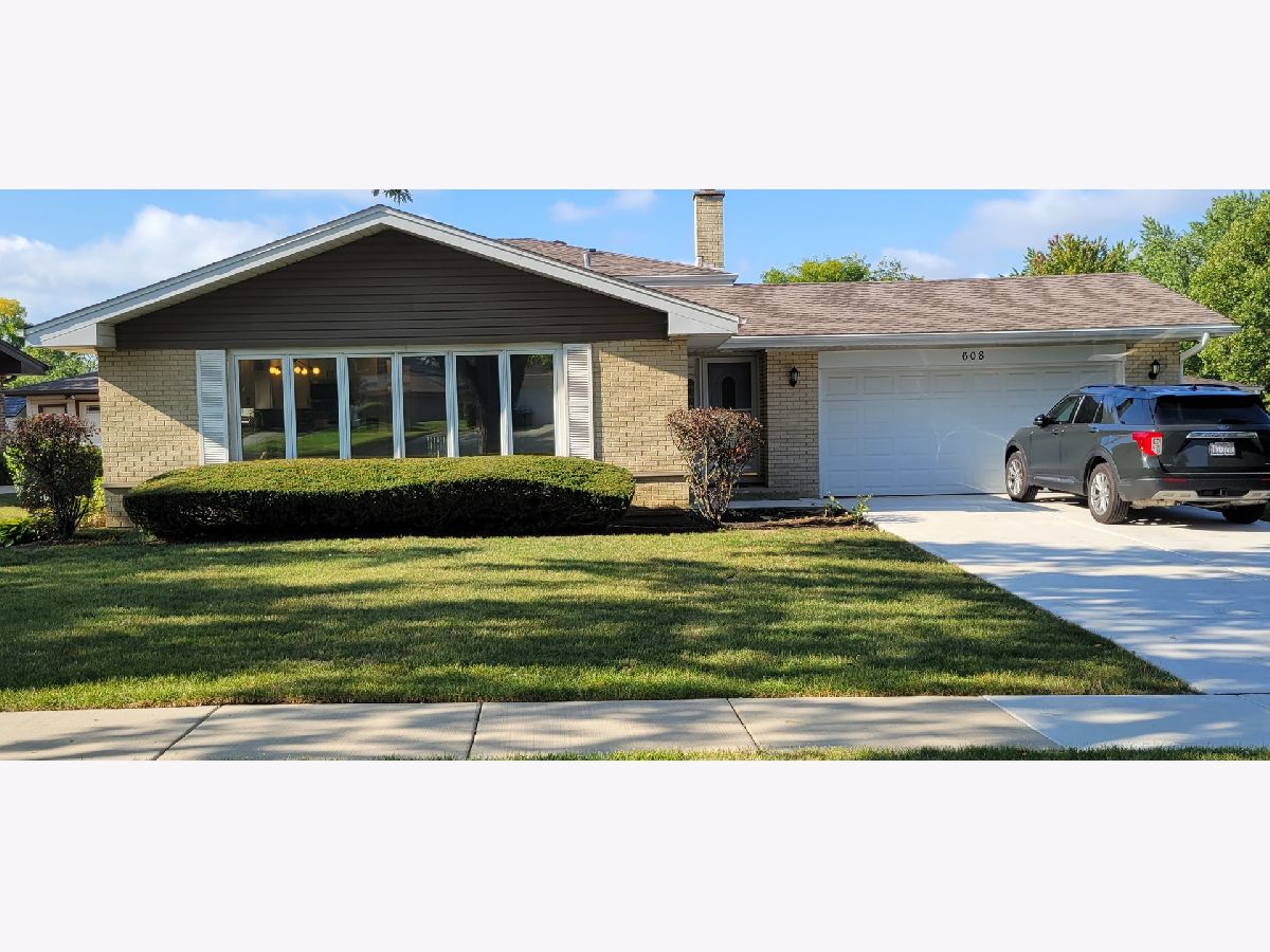 Homes & Condos & Townhomes For Rent Lancer Park Schaumburg Illinois, 608 Trent