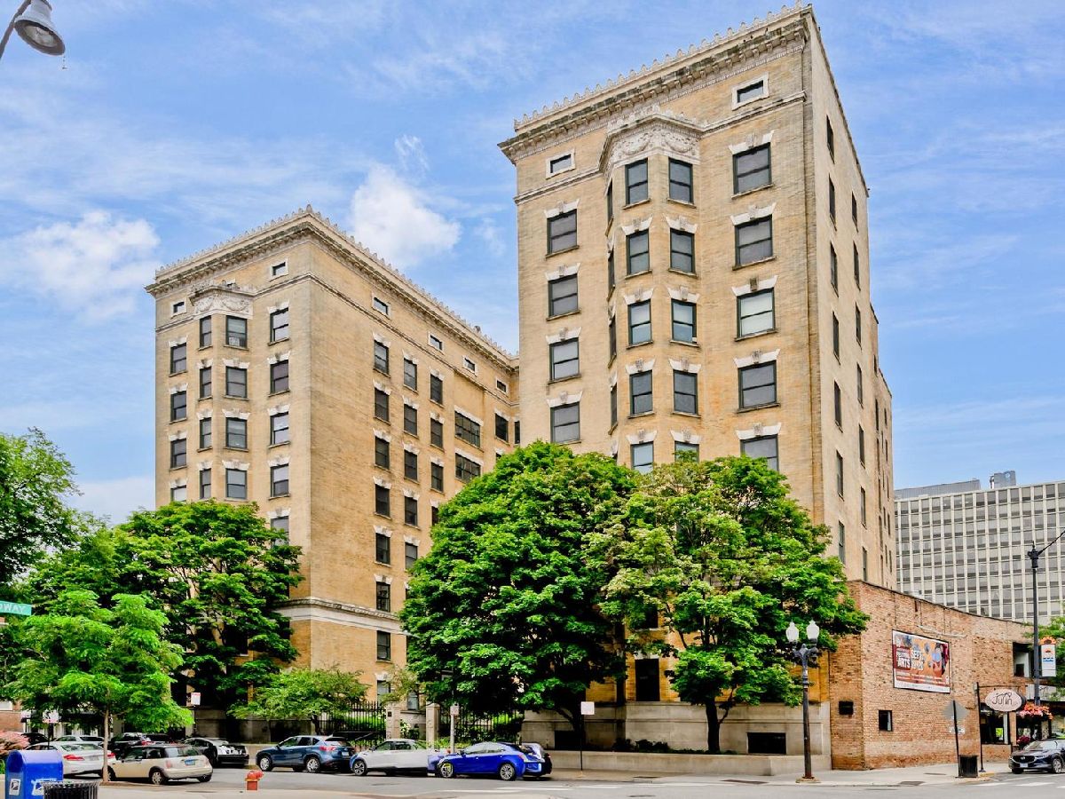 Condominiums For Sale Greenbriar Chicago Illinois, 559 Surf Street