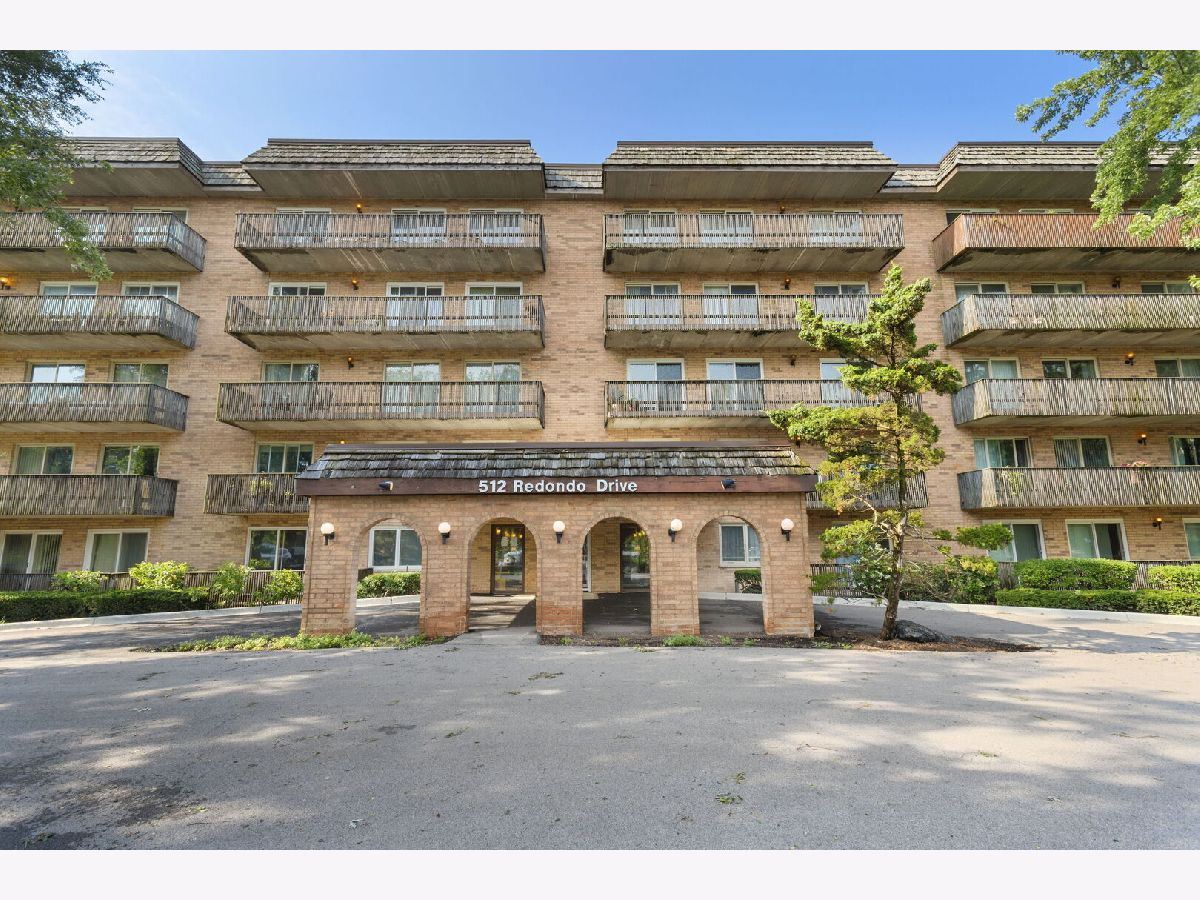 Condominiums & Homes For Sale Lake In The Woods Downers Grove Illinois, 512 Redondo Drive