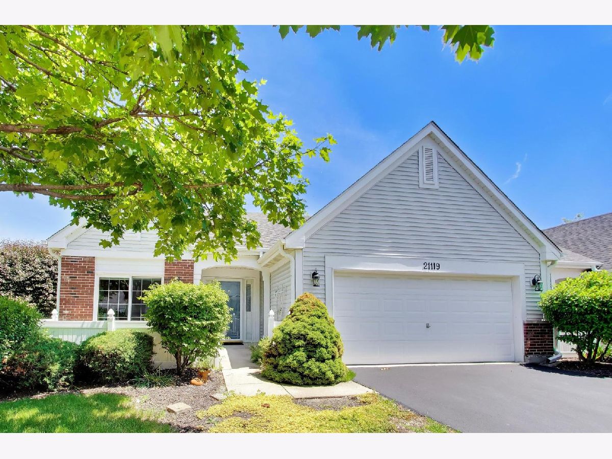 Townhomes & Condos & Homes For Sale Carillon Plainfield Illinois, 21119 Braxton Lane