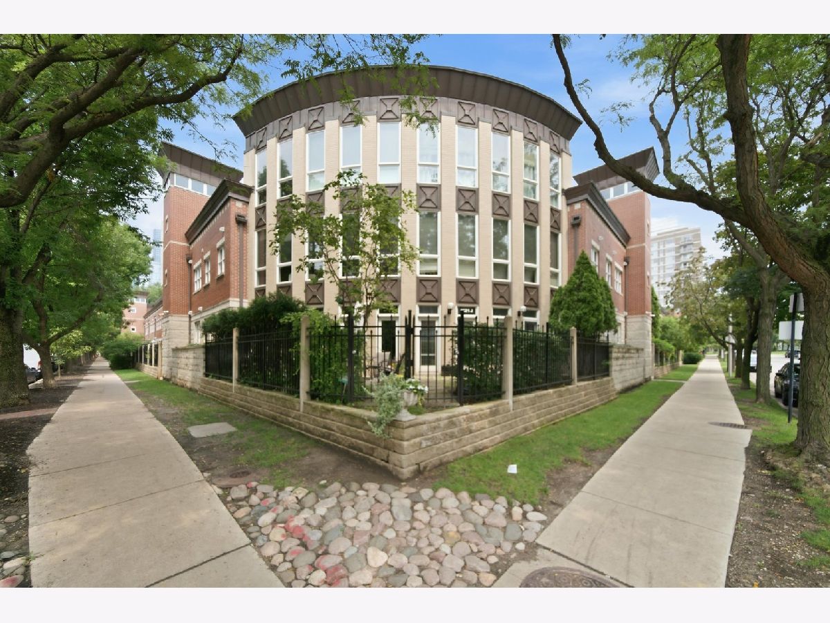  For Sale Chicago Illinois, 1521 Indiana Avenue