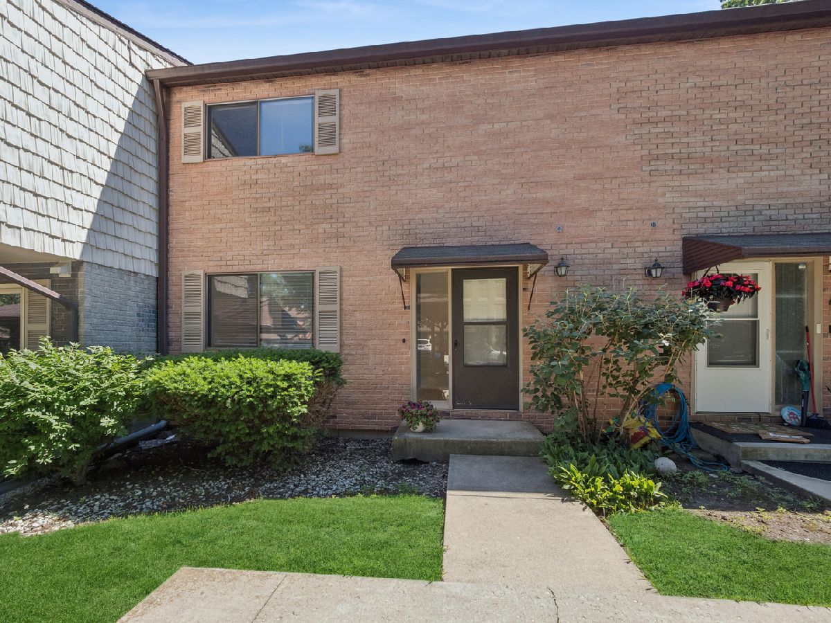 Townhomes For Sale Tahoe Village Wheeling Illinois, 1631 Bow Trail