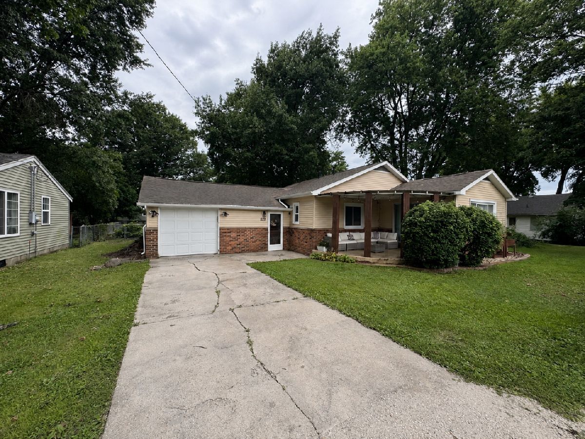  For Sale Maroa Illinois, 227 Mary Court