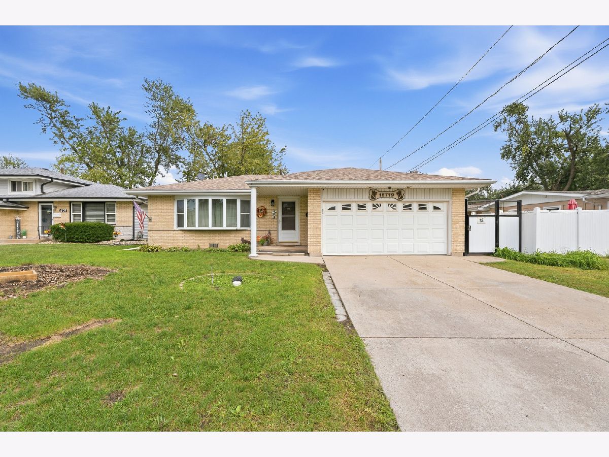  For Sale South Holland Illinois, 15719 Kenwood Avenue