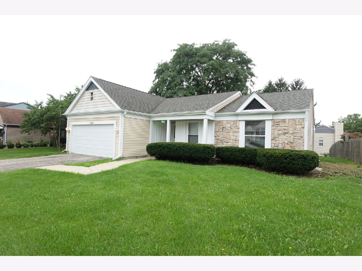  Rented Elgin Illinois, 1534 Saint Andrews