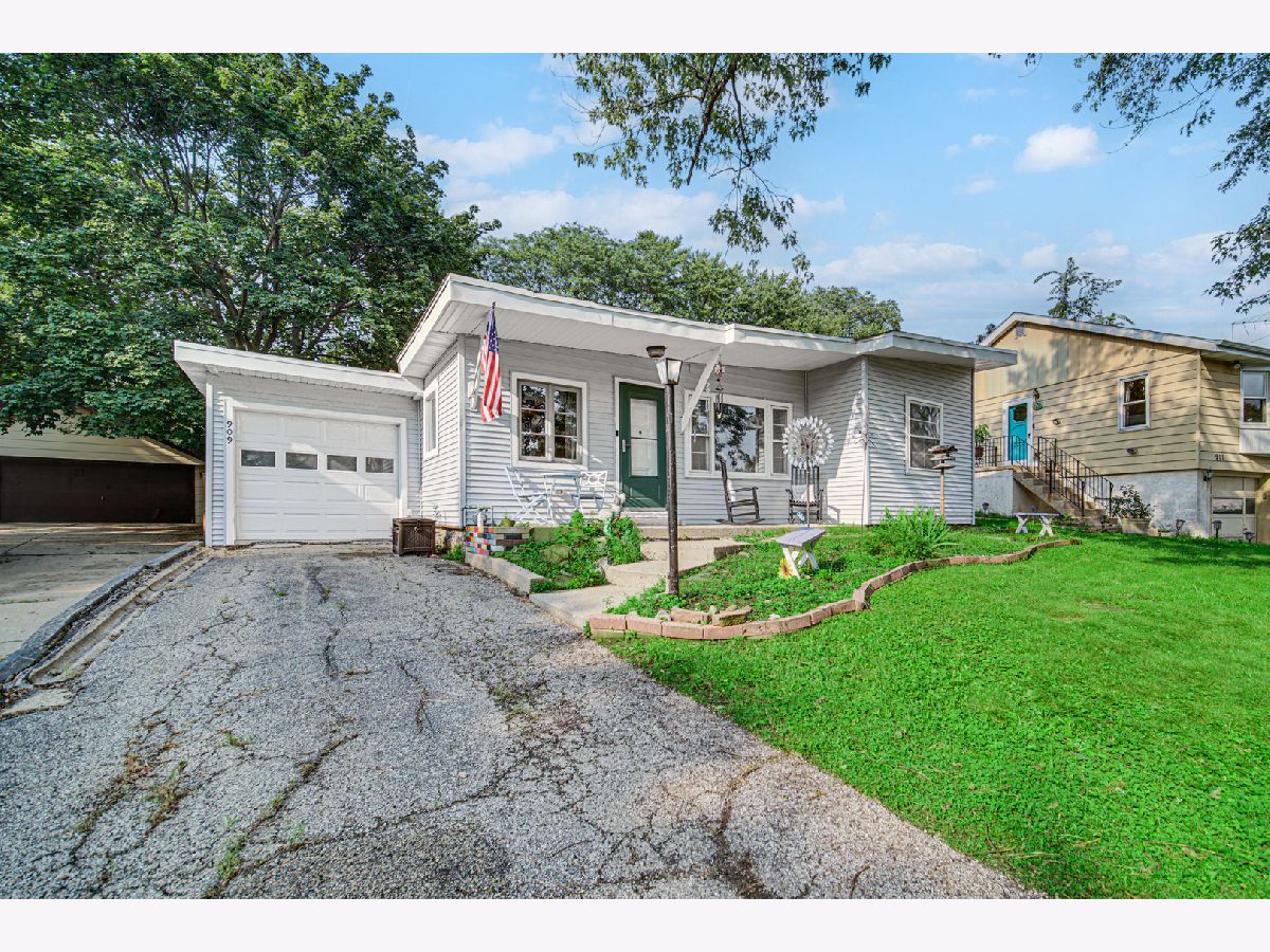 Homes For Sale Lake View Villa Wauconda Illinois, 909 Pershing Drive