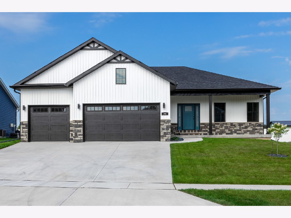 Homes For Sale Deer Woods Davenport Iowa, 702 Deer Woods Drive