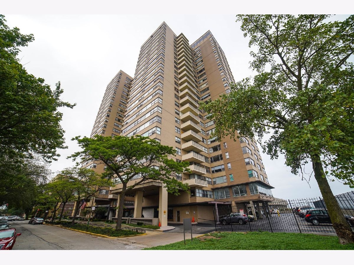 Condominiums For Rent Shoreline Towers Chicago Illinois, 6301 Sheridan
