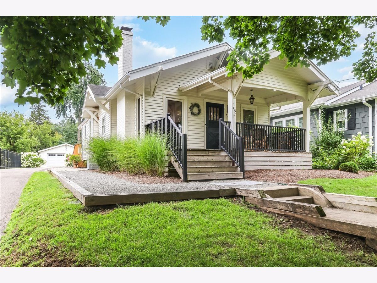 Homes & Townhomes & Condos For Sale Barrington Village Barrington Illinois, 225 Coolidge Avenue