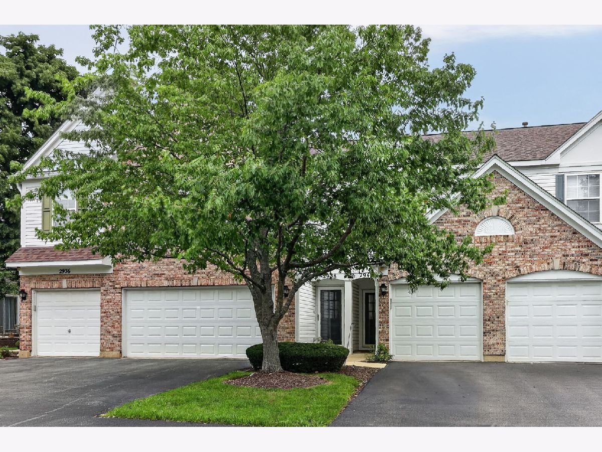 Townhomes & Condos For Sale Stonewater Naperville Illinois, 2940 Stonewater Drive