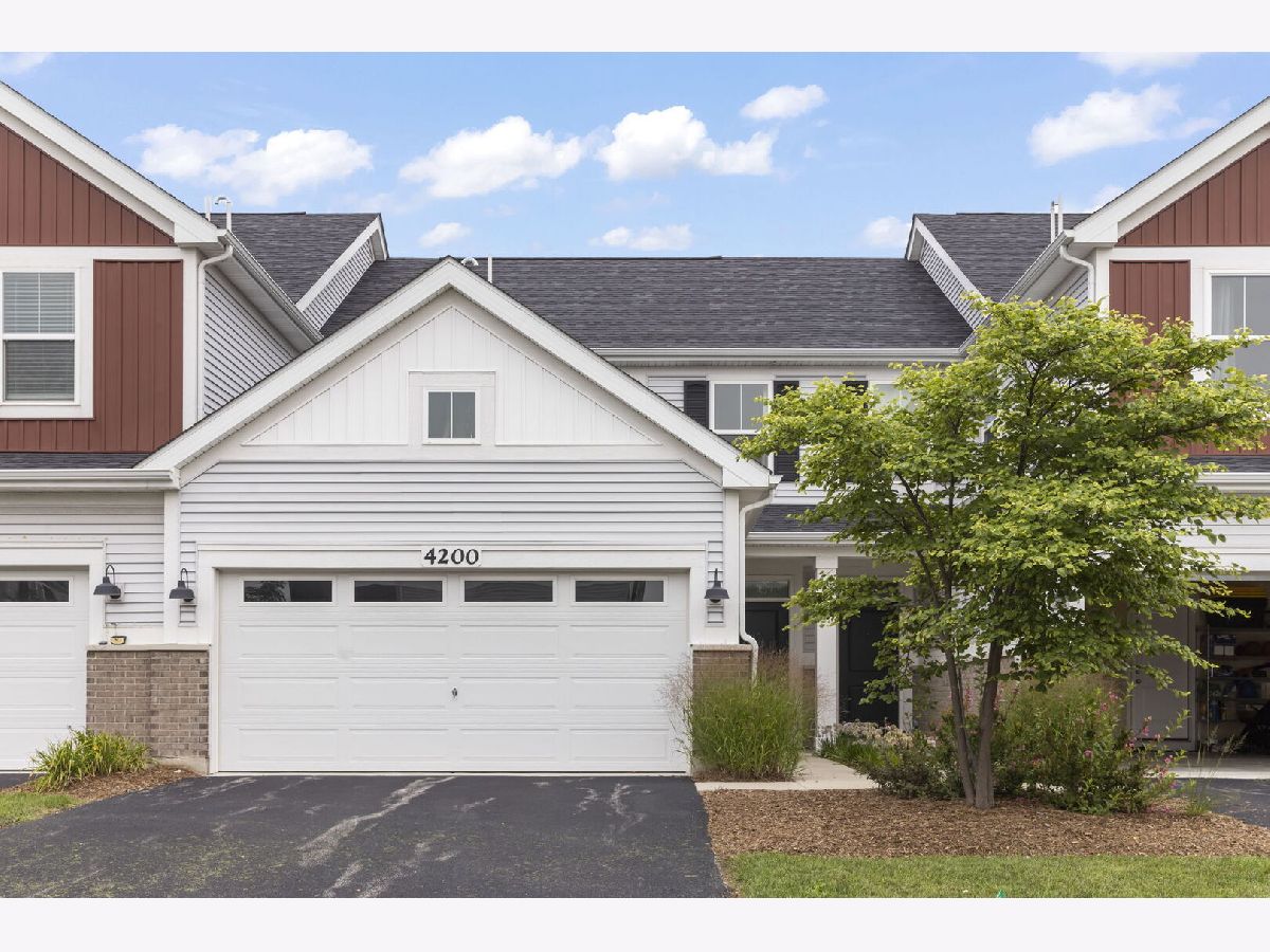Condos & Townhomes For Rent Gramercy Square Aurora Illinois, 4200 Calder