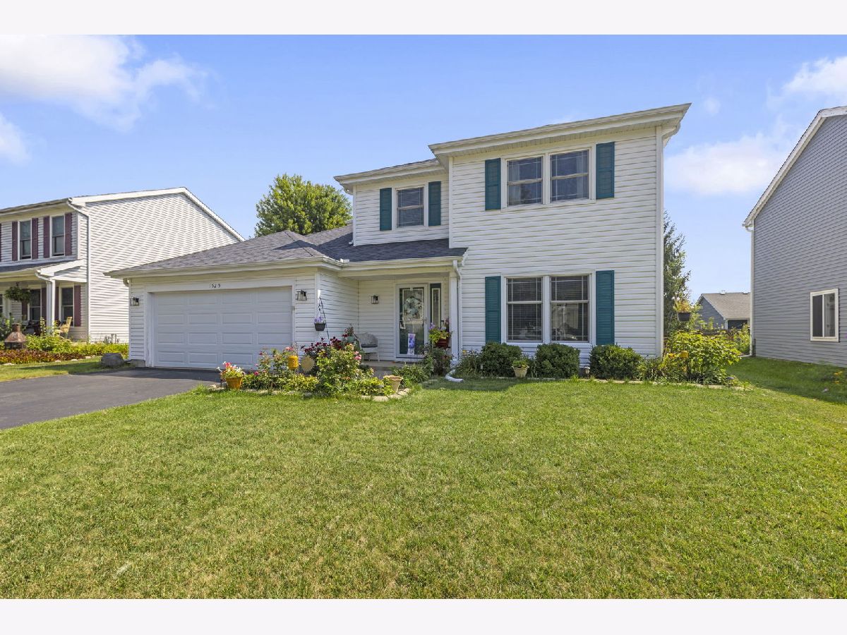 Homes For Sale Crystal In The Park Crystal Lake Illinois, 1525 Candlewood Drive
