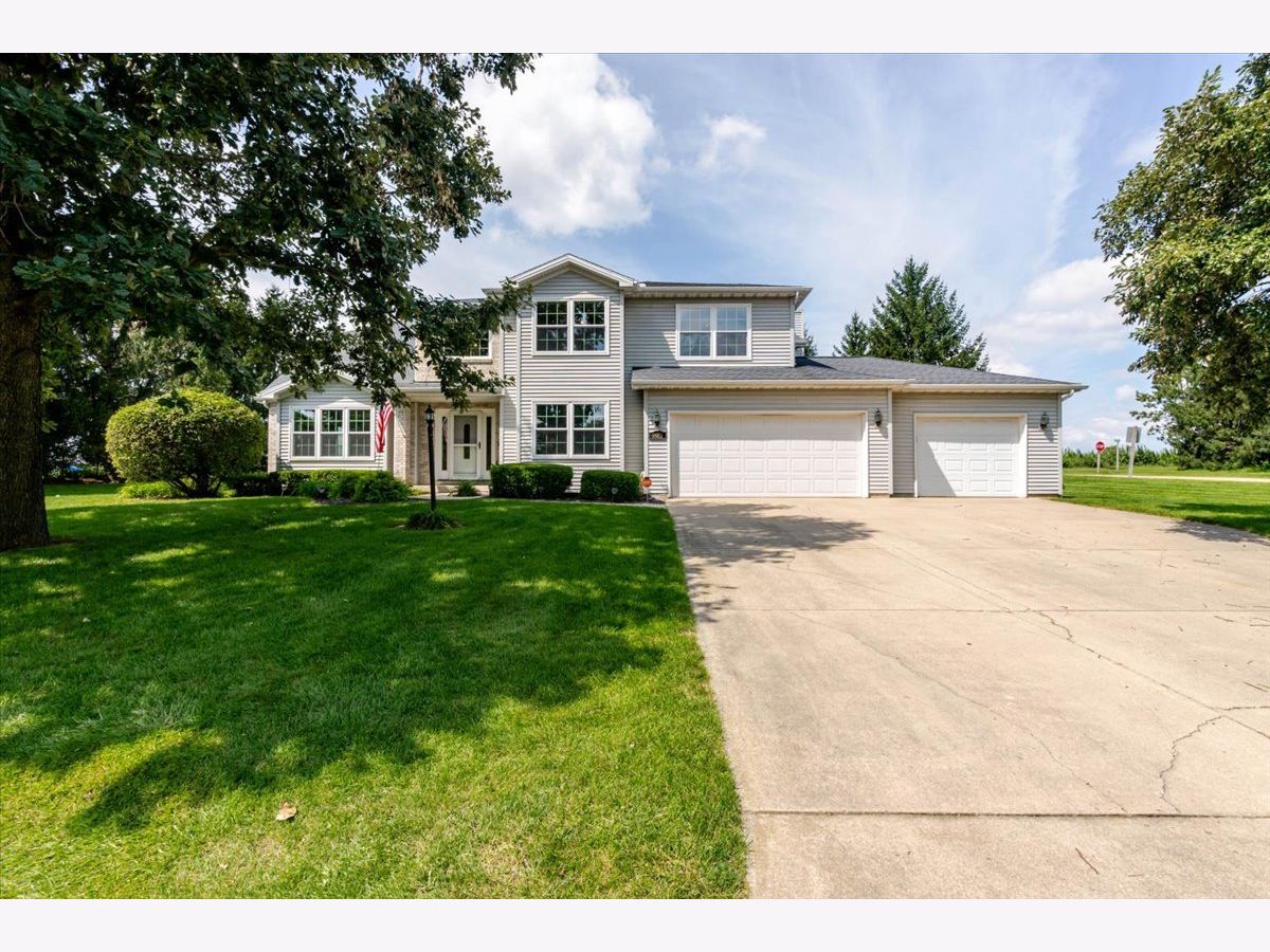 Homes & Condos & Townhomes For Sale Old Town Timber Bloomington Illinois, 9962 Wolf Hill Road
