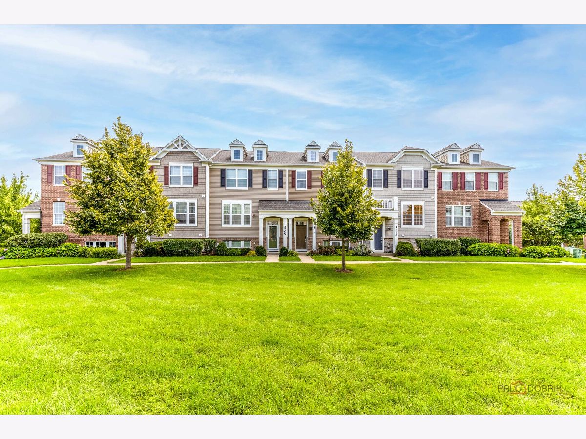 Townhomes & Homes For Sale Regency At The Glen Glenview Illinois, 3211 Coral Lane