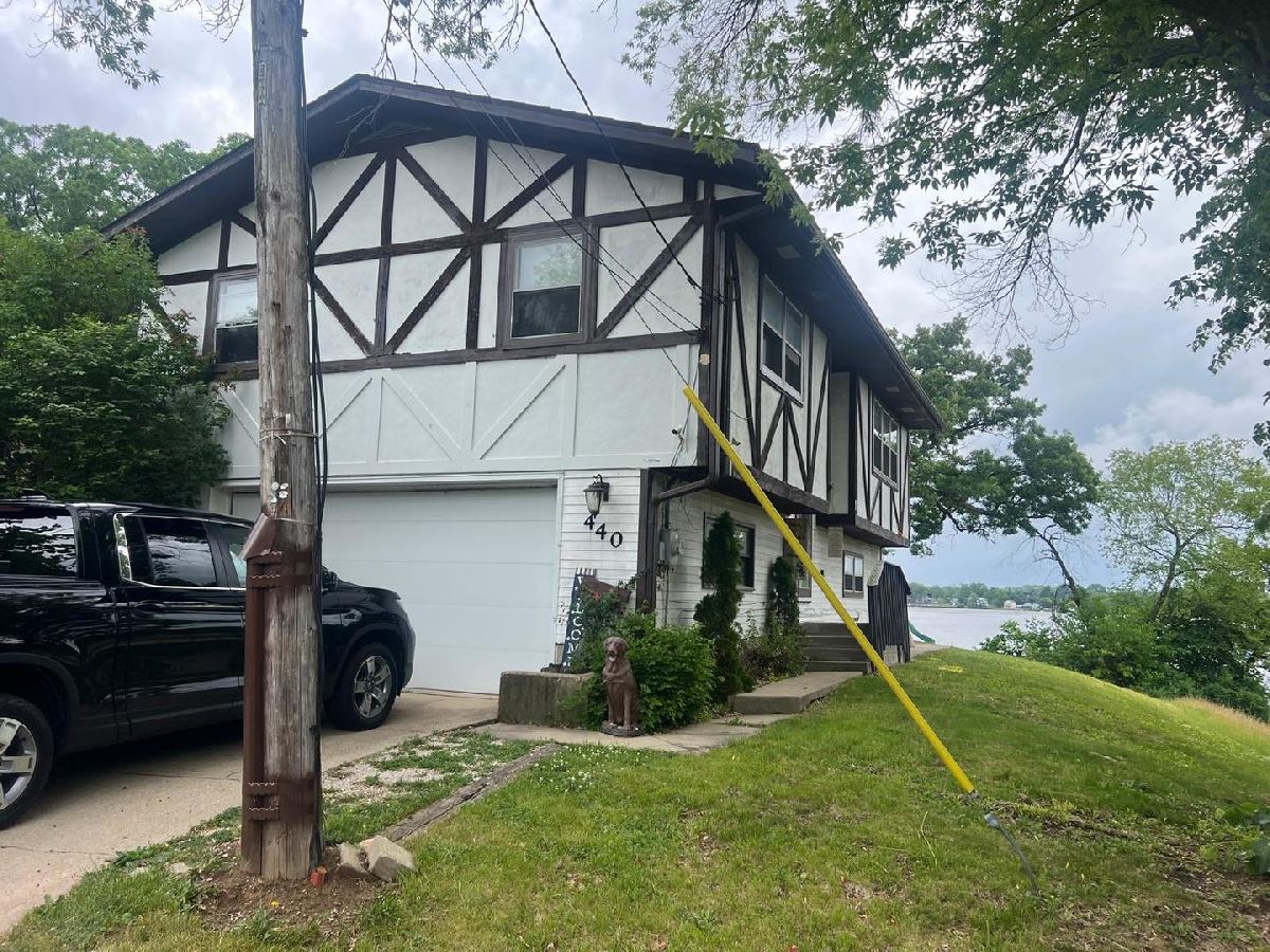  For Sale Round Lake Park Illinois, 440 Lakeshore Drive